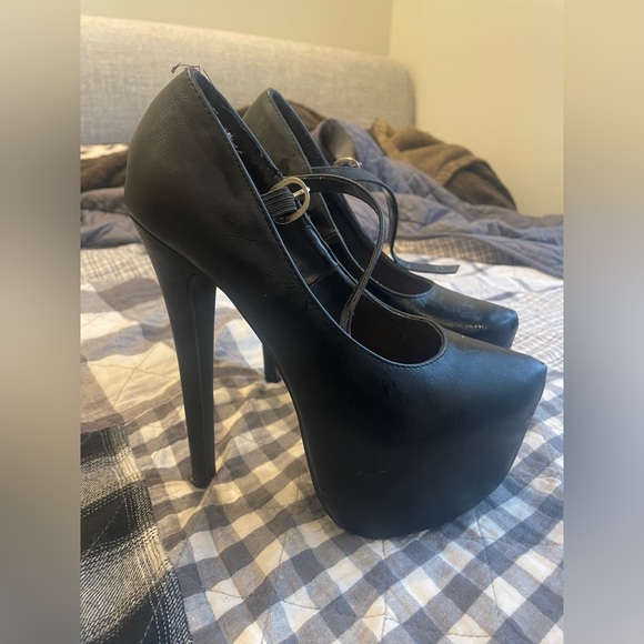 Black super High Heels - Picture 2 of 3